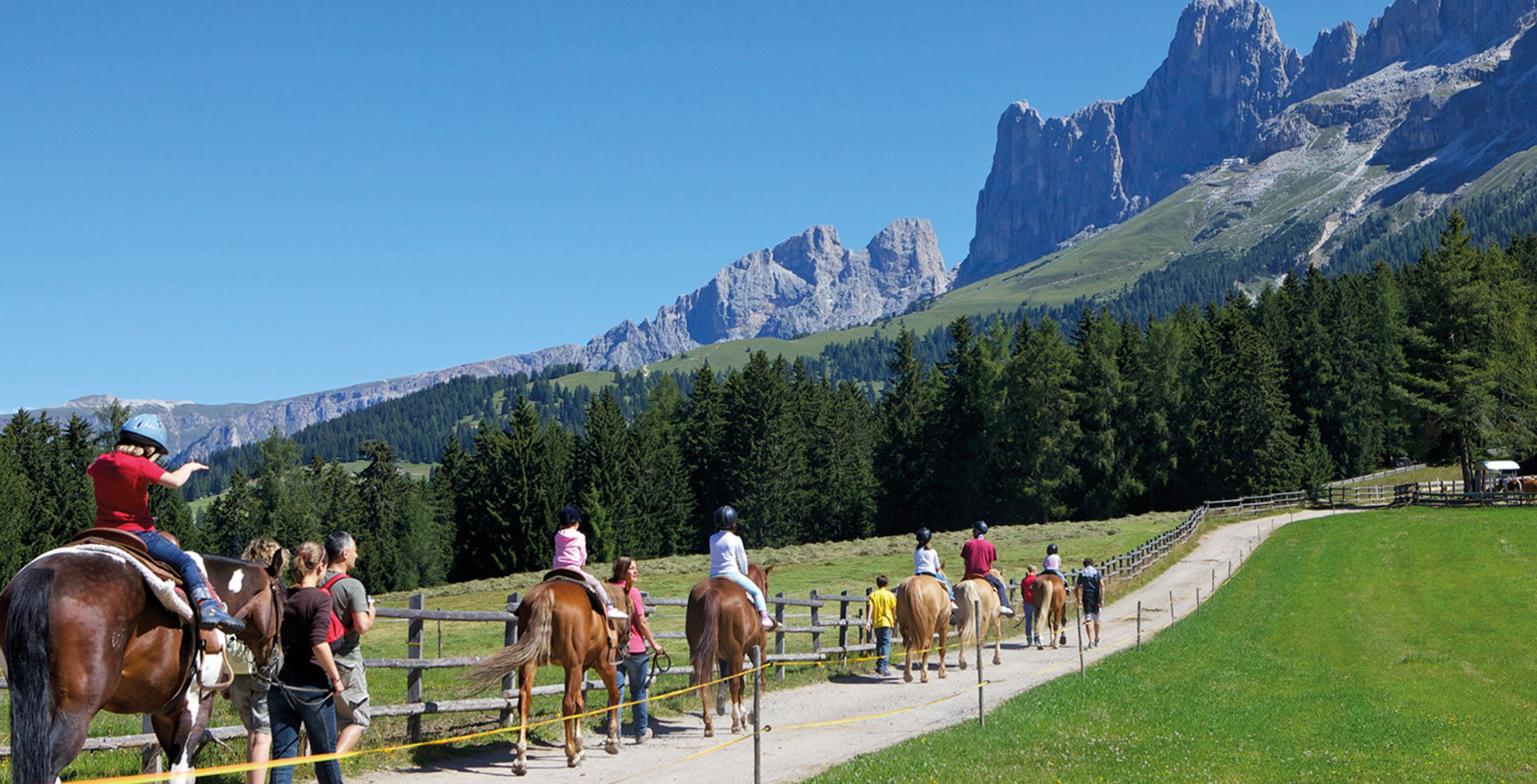 cavalcare nelle Dolomiti